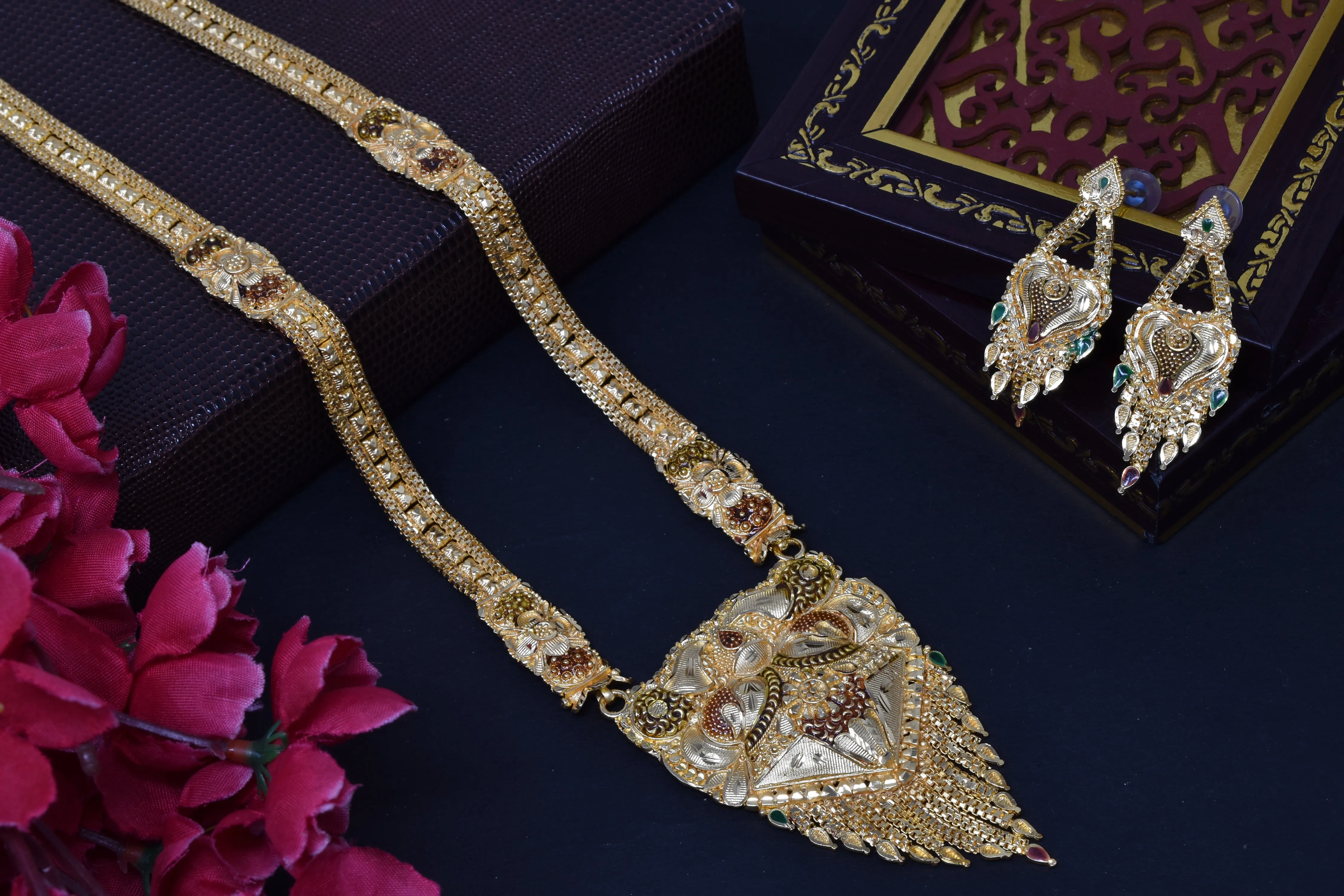 Golden Replica: Long, Luxurious Jewelry Set