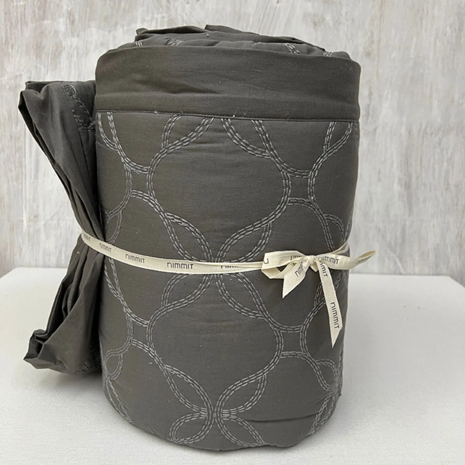 Grey Quilt | Luxurious Comfort | Elegant Bed Linen | Super Soft | King Size