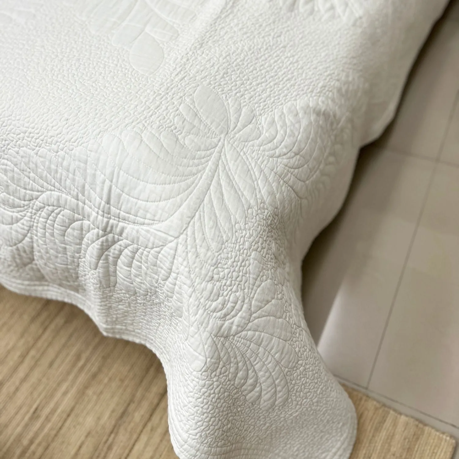 White Cotton Quilt | Luxurious Soft | Machine Wash | Cotton Fill | 233x280 CM