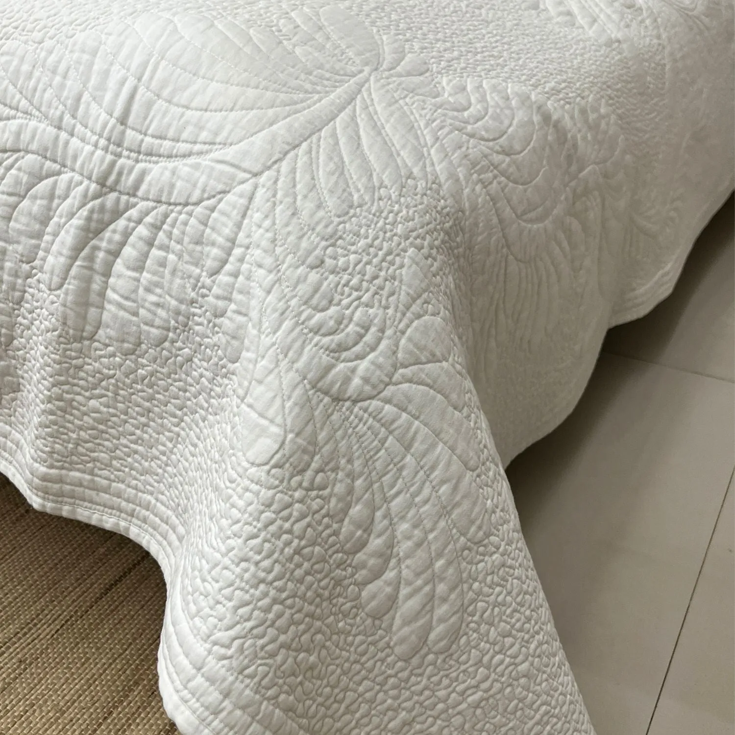 White Cotton Quilt | Luxurious Soft | Machine Wash | Cotton Fill | 233x280 CM